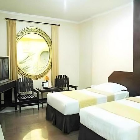 V3 Hotel Surabaya Ngoại thất bức ảnh