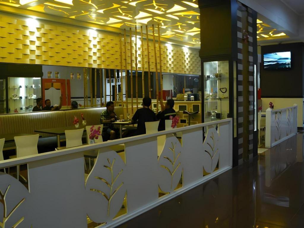 V3 Hotel Surabaya Ngoại thất bức ảnh