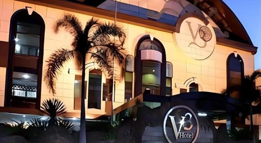 V3 Hotel Surabaya Ngoại thất bức ảnh
