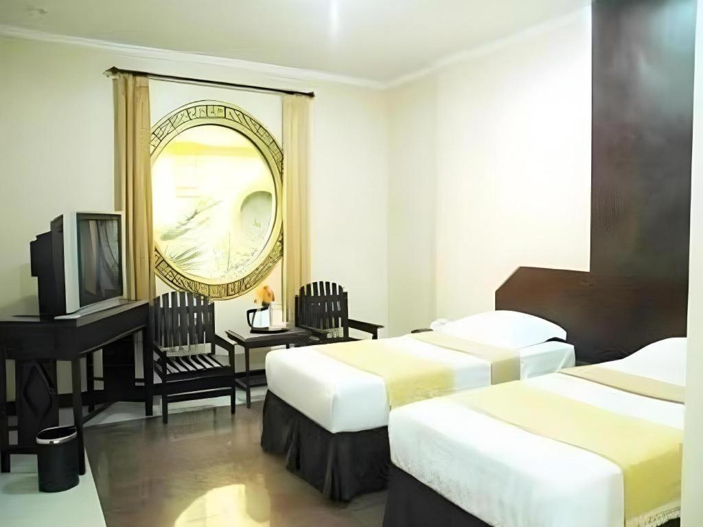 V3 Hotel Surabaya Ngoại thất bức ảnh