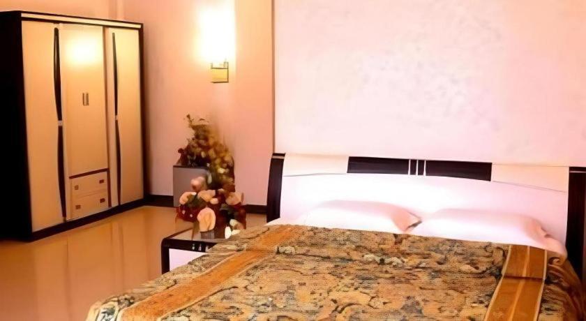 V3 Hotel Surabaya Ngoại thất bức ảnh